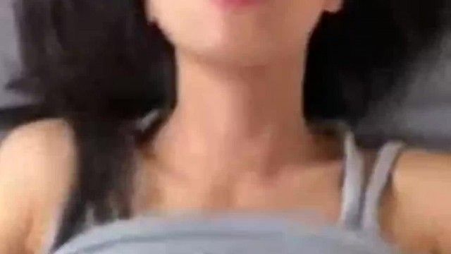 The sexy girl with beautiful butt surrendered to her boyfriend’s big dick and fucked her hard without a condom, shouting “Fuck me~”
