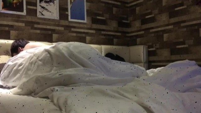 小姐姐筋可真开，腿开成一字马只为了让小哥哥干得更深~