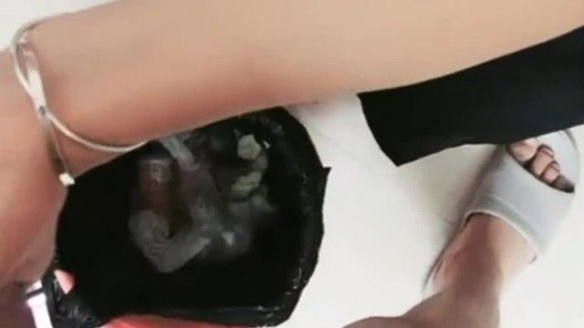 The white and tender girl wore a school uniform and had sex with her fat brother live, and she even took the initiative to spread her pussy and ask for a dick to enter~