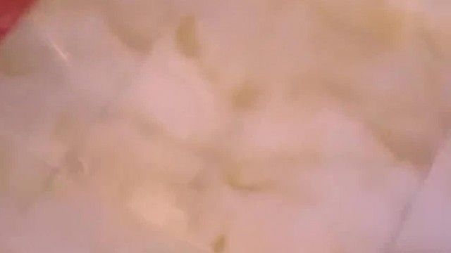 为了得支新手机，美乳学生妹子乖乖听话穿上黑丝袜下海给人肏~