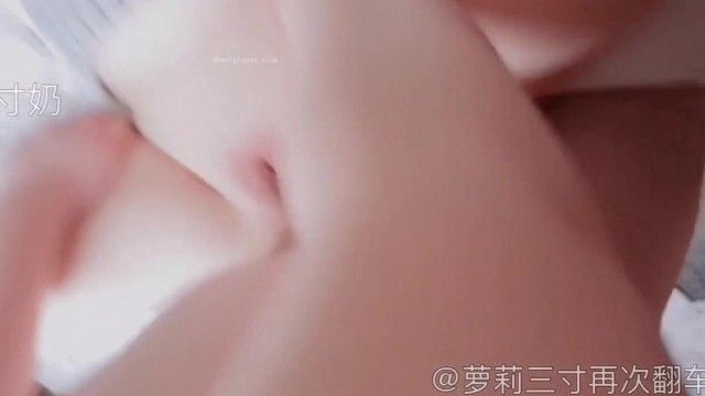 《三吋萝莉吋奶》首部啪啪作品~ 双飞两萝莉让人好生羡慕阿~