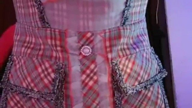 粉色小玩具已无法满足风骚小姐姐，大半夜诱惑按摩小哥用肉棒替她的骚穴按摩~