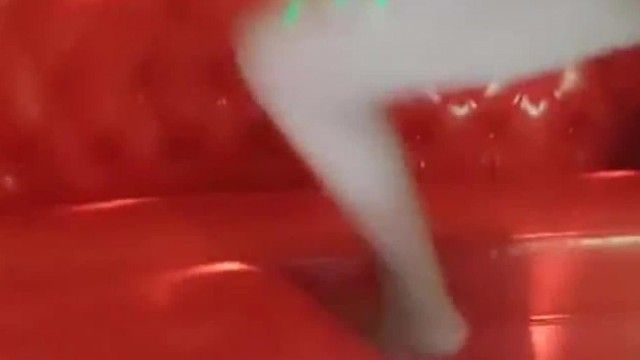 贫穷限制了我的想像! 全店的小姐都被叫来给大叔试车! 试到喜欢的加钱中出!