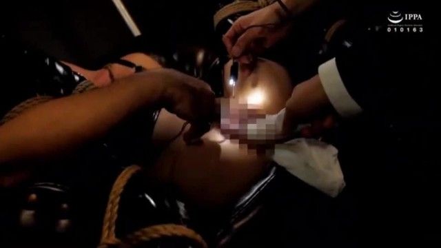 忍住不高潮却还是爽到女体崩坏绝对没见过的秘穴露出大量淫水