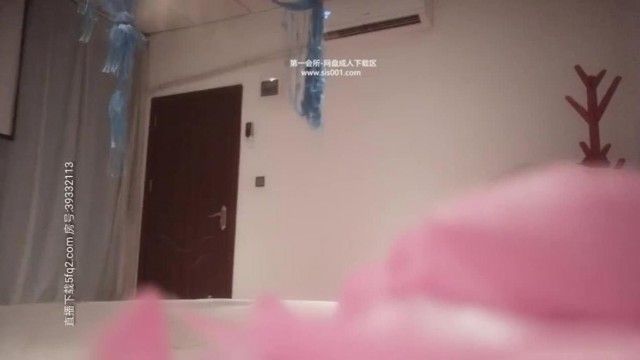 エロマッサージの赤裸々映像が流出～今日はとてもラッキーで、胸が大きくてマッサージの技術が高く、いつでもセックスしてくれる女性セラピストを見つけました❤