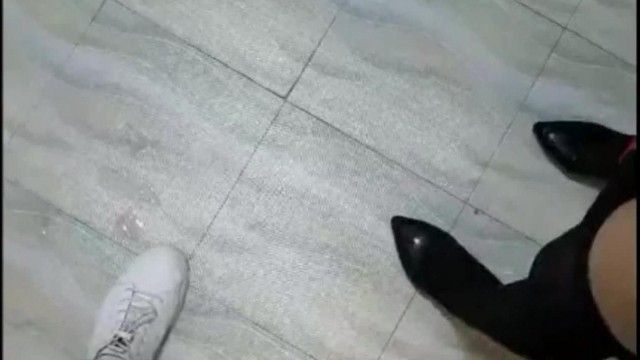 戴套吹屌vs无套吹屌爽度立判高下! 花钱的是大爷，不喜欢就淘汰!