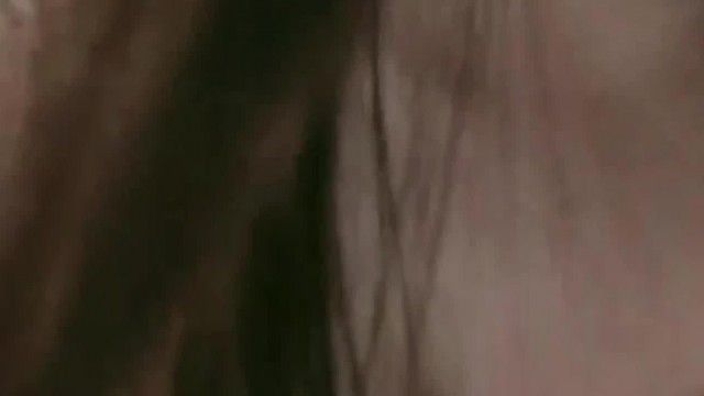 当呻吟声盖过了歌唱节目，看来这主播玩得很爽~