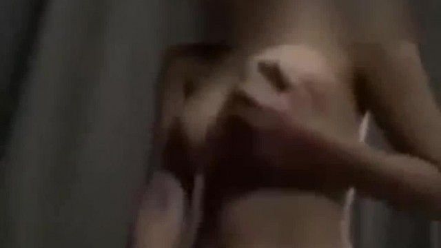 黑暗中的G罩杯，上位浪摇还不忘抓奶！