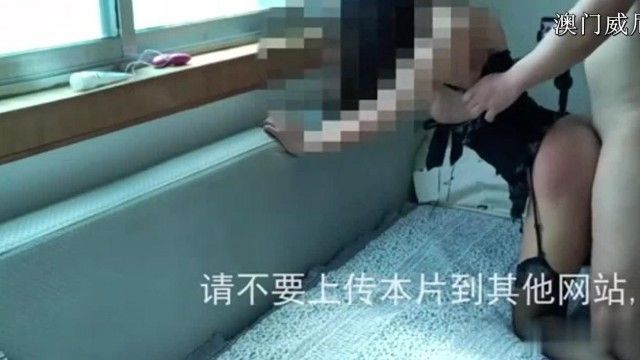 屁股被男友打到红肿！但穴穴还是不想离开肉棒！