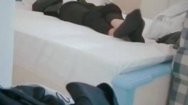 お金のない貧しい少年はそれでも彼女を女性と呼ぶことに固執します！私はヘイ・チャンジ姉妹と調子が合っているようです〜演奏中に狂ったようにうめき声を上げました！