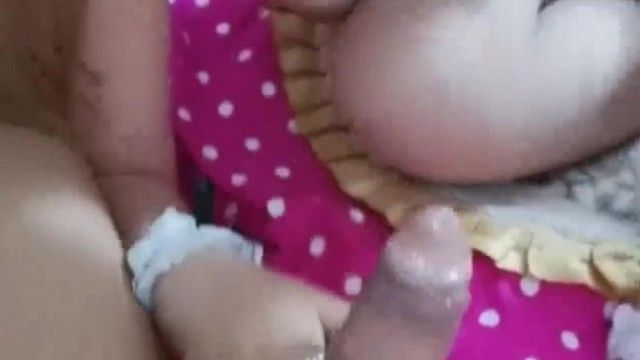 A mature woman with a high forehead gives her boyfriend a blowjob! Butterfly pussy is very long lasting!