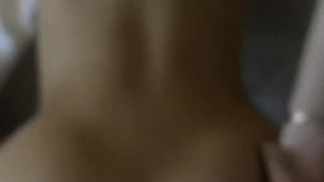 女友的屁屁动得好厉害~最爱趴着往上撞我的屌~!!