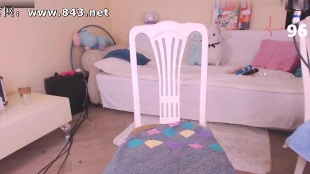 CB直播肤白貌美很清纯漂亮的萝莉主播大尺度展示她的无毛粉木耳 太漂亮