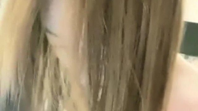 18歲的少女 被灌醉喝多了 趴在床上隨你搞