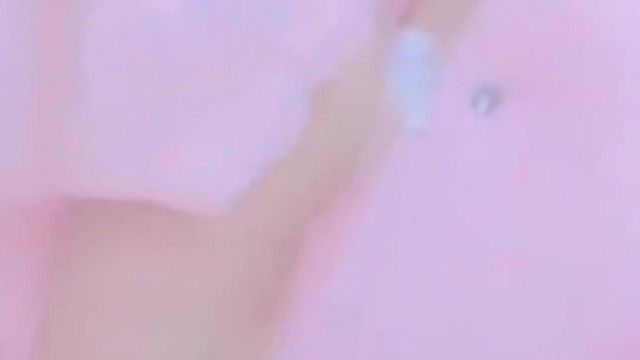 A short self-portrait video of Welfare Ji Fei's young Lolita. The little sister is an invincible fan.