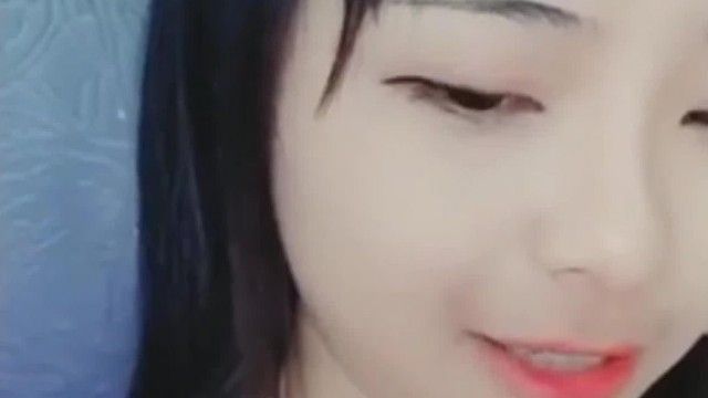 高颜值童颜巨乳妹子双人啪啪 舔硬后入抽插男的几下就软无法满足只能舔 很是诱惑不要错过