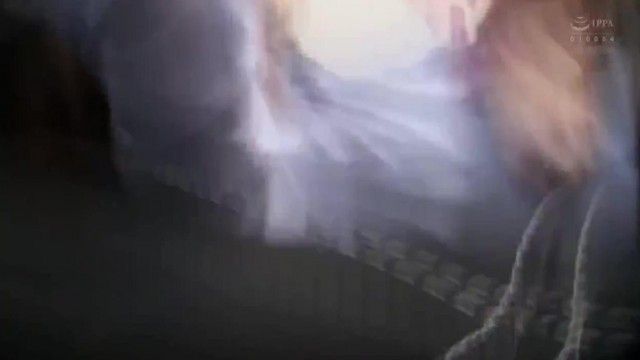 一!~面被憧憬的制服辣妹瞪眼一面…侵犯。深田咏美