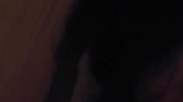 可爱妹子聚会上被人下药带到酒店玩弄，把精液灌进了妹子嘴里最后又从嘴角流了出来