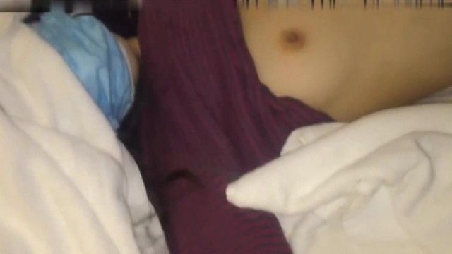 包臀裙职业装性感气质白领美女KTV喝多了被男同事带到酒店慢慢脱掉衣服玩弄啪啪,干醒了还说：好难受啊!