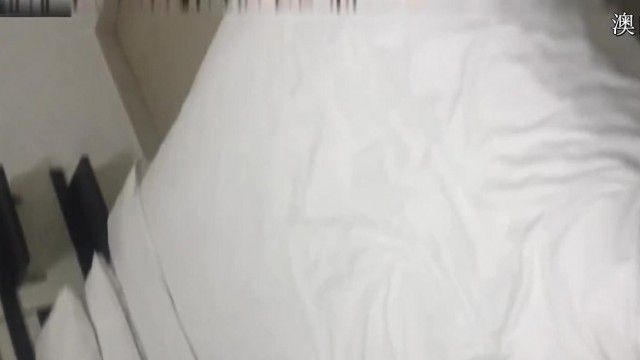 【MJ】00年巨乳小妹下药变死猪玩弄 身份证为证，跳蛋插入出水，插入鲍鱼和小嘴，高清1080P，附20P