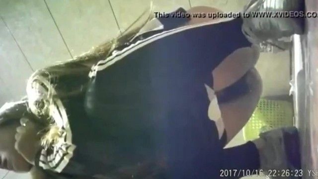2017年回顾国内某酒店会所KTV内女厕偷拍偷窥集20