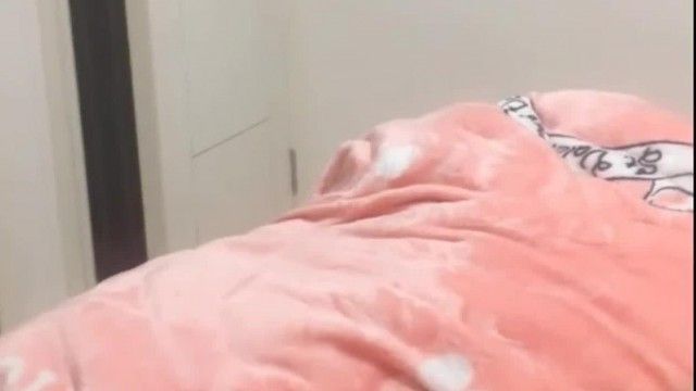 The young and beautiful girl on the young lady platform fell into a coma due to orgasm 0404 paid show and had oral sex with her sex friend