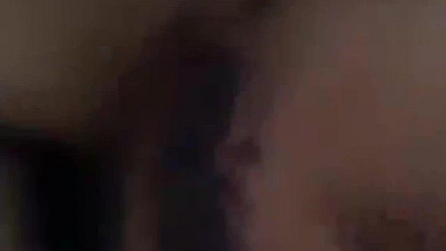 正午、私は仕事を終えた後、美しい恋人を車で迎えに行き、彼女とセックスするためにホテルに行く準備をしました。