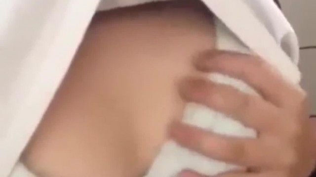 00後小蘿莉廁所自拍給男友