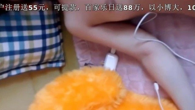 独家推荐趁朋友出差私约性感漂亮女友居家做客受不了挑逗从床上干到客厅玩得太嗨了国语对白