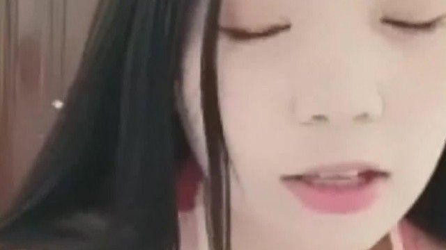 [中文主播外流]淫荡主播镜头前高潮不断真想问她价格多少钱