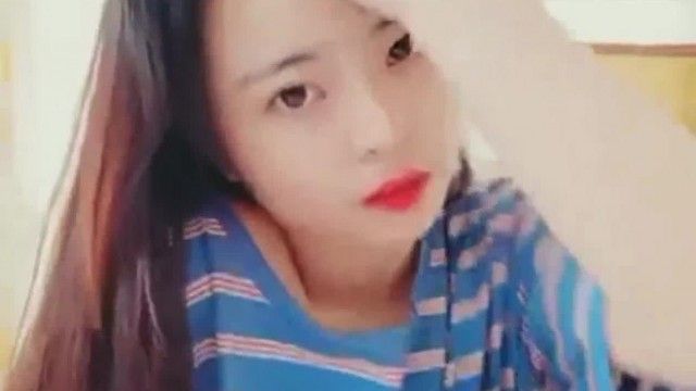 The plump beauty anchor Wu Guoguo 0427 with good looks and plump body is very tempting to have oral sex with her sex friend during her paid live show