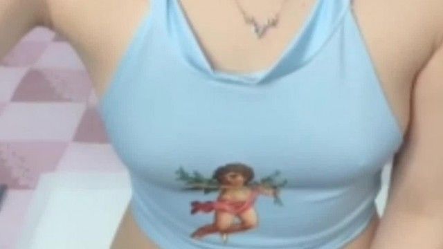 [中文主播外流]新来大奶情趣女奴米粒儿直播大秀，奶子很大适合玩乳交，骚逼