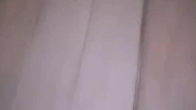 戶外高能網紅美女主播【調皮】廣場酒吧搭訕車黨黃毛小夥到廁所啪啪四川話對白別有一番風味啪啪