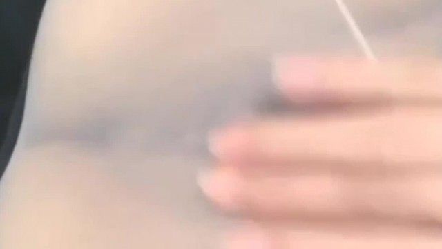 雅妍新人高顔值妹子和炮友啪啪，开档丝袜特写手指扣弄床边猛干