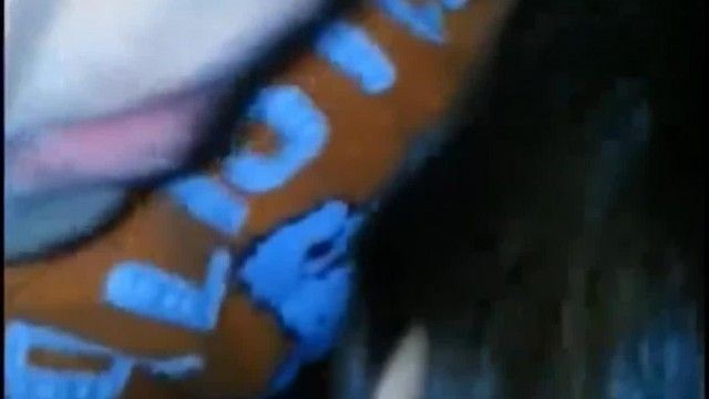 청순하고 상냥한 외모의 미인 여대생이 별로 잘생기지 않은 남자친구에게 집을 빌려주면서 진지하고 섬세하게 J8을 핥고 빨고, 자지를 찔러주면 섬세하게 신음한다.