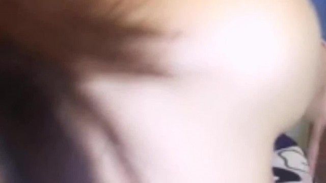 白い柔らかな胸をよだれ垂らしながら裸でチャットするエロアンカーの息の長い声