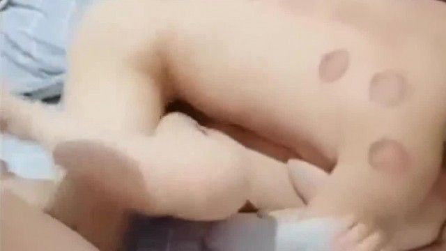 You kiss the balls and I kiss the dick~ The coquettish big-breasted sister eats up the little brother and wipes him clean~ 3P takes turns to have a fierce battle~