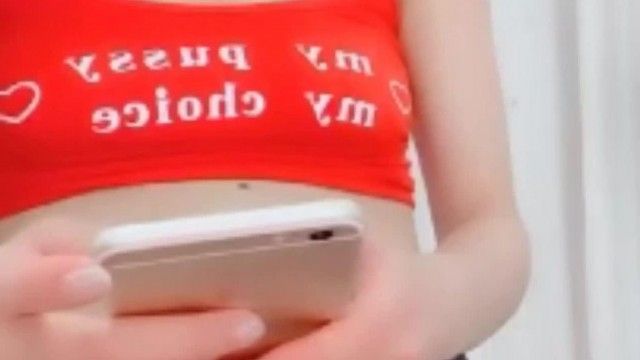 [中文主播外流]颜值不错妹子热舞完再道具自慰秀椅子上按摩器道具JJ抽插浴室洗澡很是诱惑喜欢不要错过