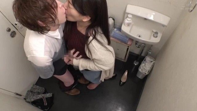 「初めてのホストクラブで女を忘れた地味おばさんはチャラ男チ○ポでセクハラされても嫌じゃない」VOL.1（中字精校版）