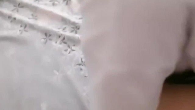 群P大战美女们都睡着了挨个操醒竟不带套内射粉穴