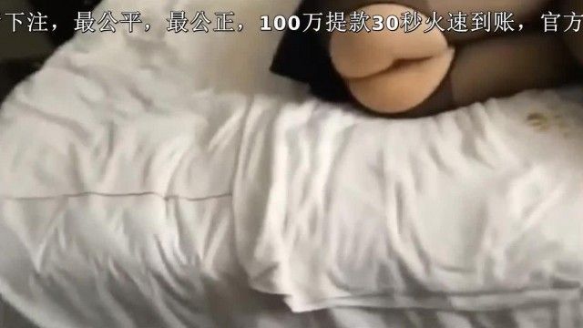 91撩妹大神宾馆双飞90后姐妹花学生妹情趣女仆装逼毛都刮了玩肛交无套内射其中一个出血了国语对白720P完整版