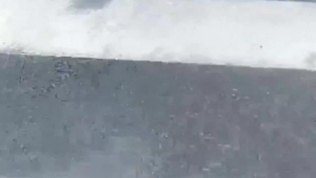 姐妹两户外勾搭路人直播玩刺激 骚的要死