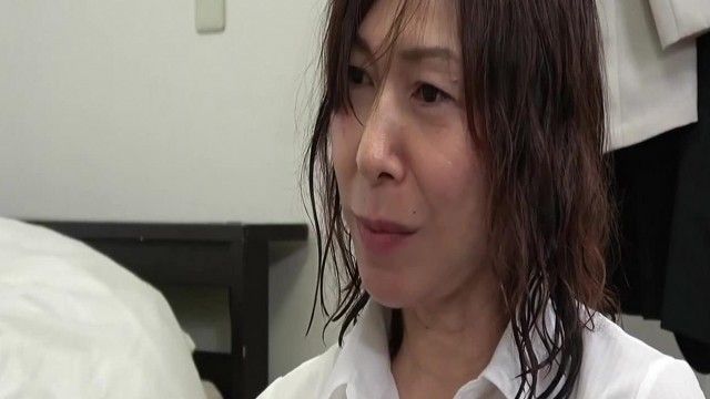 成熟女子肉慾劇特輯 60歲成熟女子兩洞瘋狂7個五十歲妻子求深吻4小時