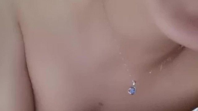 (飛鳥は長くない) まずはオイルでマッサージしてから中出し