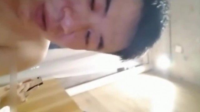 两个江西小伙酒店开房嫖妓直播小姐网红高素质颜值穿着黑丝逼毛浓密