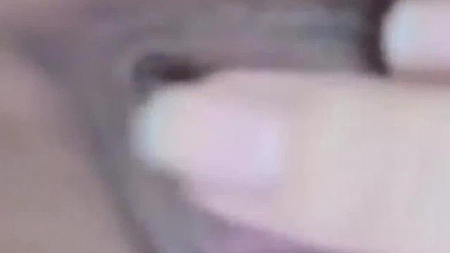 Rui Tiantian, a beauty anchor with a super figure, wears a crotchless mesh one-piece and masturbates and penetrates her pussy, which is very lewd