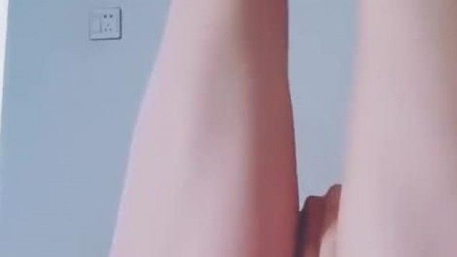 长腿细腰美女热舞自慰