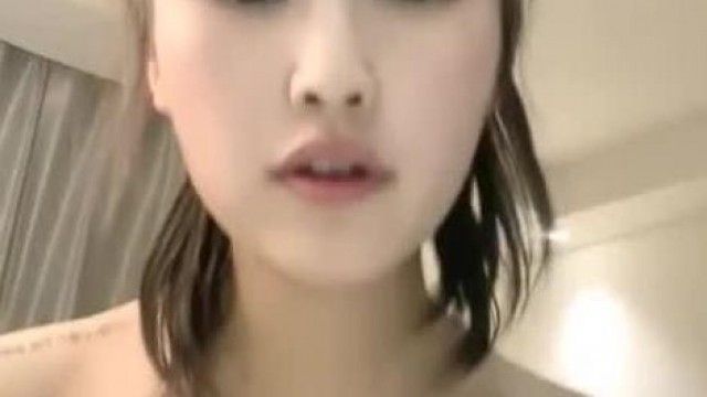 ポニーテールのイケメン女子とセックスパートナーが情熱的なセックスをする