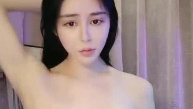(Flight Attendant Xin) A beautiful girl with good looks and a great figure exposed her beautiful breasts live broadcast