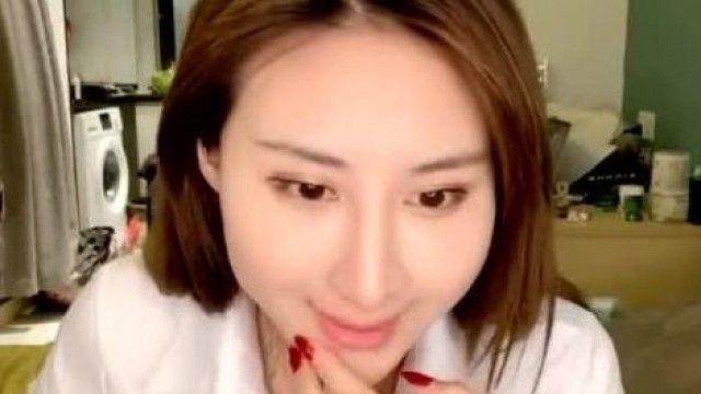 (99年小妹妹)苗条漂亮小姐姐和炮友激情口交69啪啪